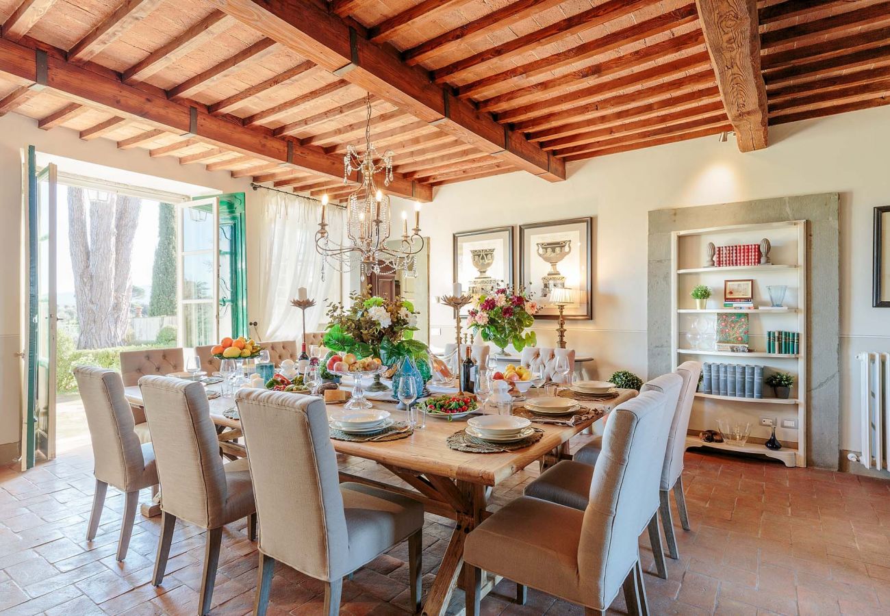 Villa in Lucca - RENAISSANCE WINERY VILLA AMONG THE VINEYARDS, 9 BEDROOMS, 7 BATHS, WIFI, AIR CON Villa in Lucca - RENAISSANCE WINERY VILLA AMONG THE VINEYARDS, 9 BEDROOMS, 7 BATHS, WIFI, AIR CON
