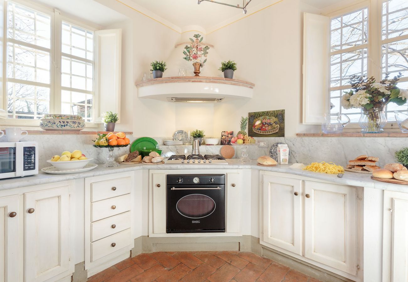 Villa in Lucca - RENAISSANCE WINERY VILLA AMONG THE VINEYARDS, 9 BEDROOMS, 7 BATHS, WIFI, AIR CON Villa in Lucca - RENAISSANCE WINERY VILLA AMONG THE VINEYARDS, 9 BEDROOMS, 7 BATHS, WIFI, AIR CON