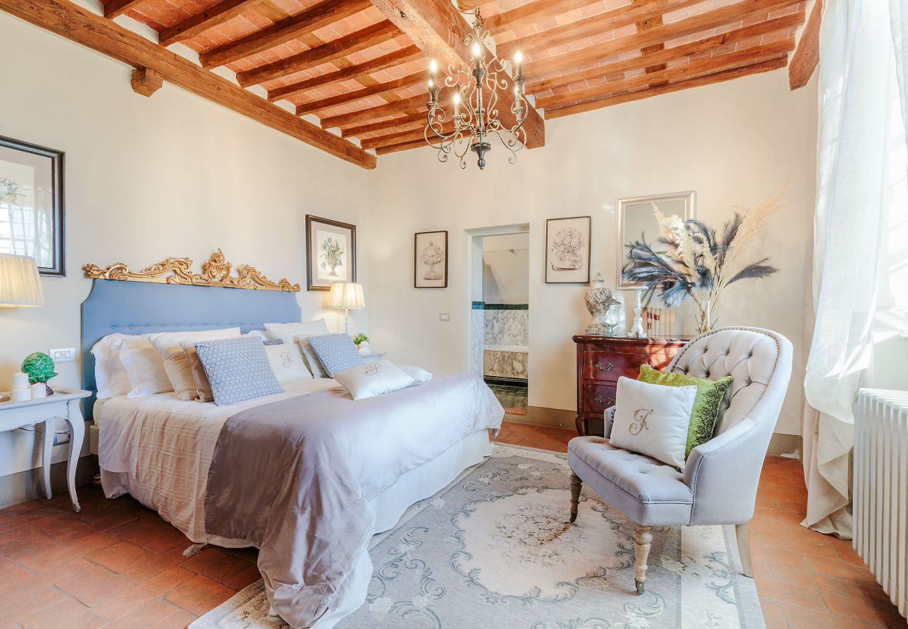 Villa in Lucca - RENAISSANCE WINERY VILLA AMONG THE VINEYARDS, 9 BEDROOMS, 7 BATHS, WIFI, AIR CON Villa in Lucca - RENAISSANCE WINERY VILLA AMONG THE VINEYARDS, 9 BEDROOMS, 7 BATHS, WIFI, AIR CON