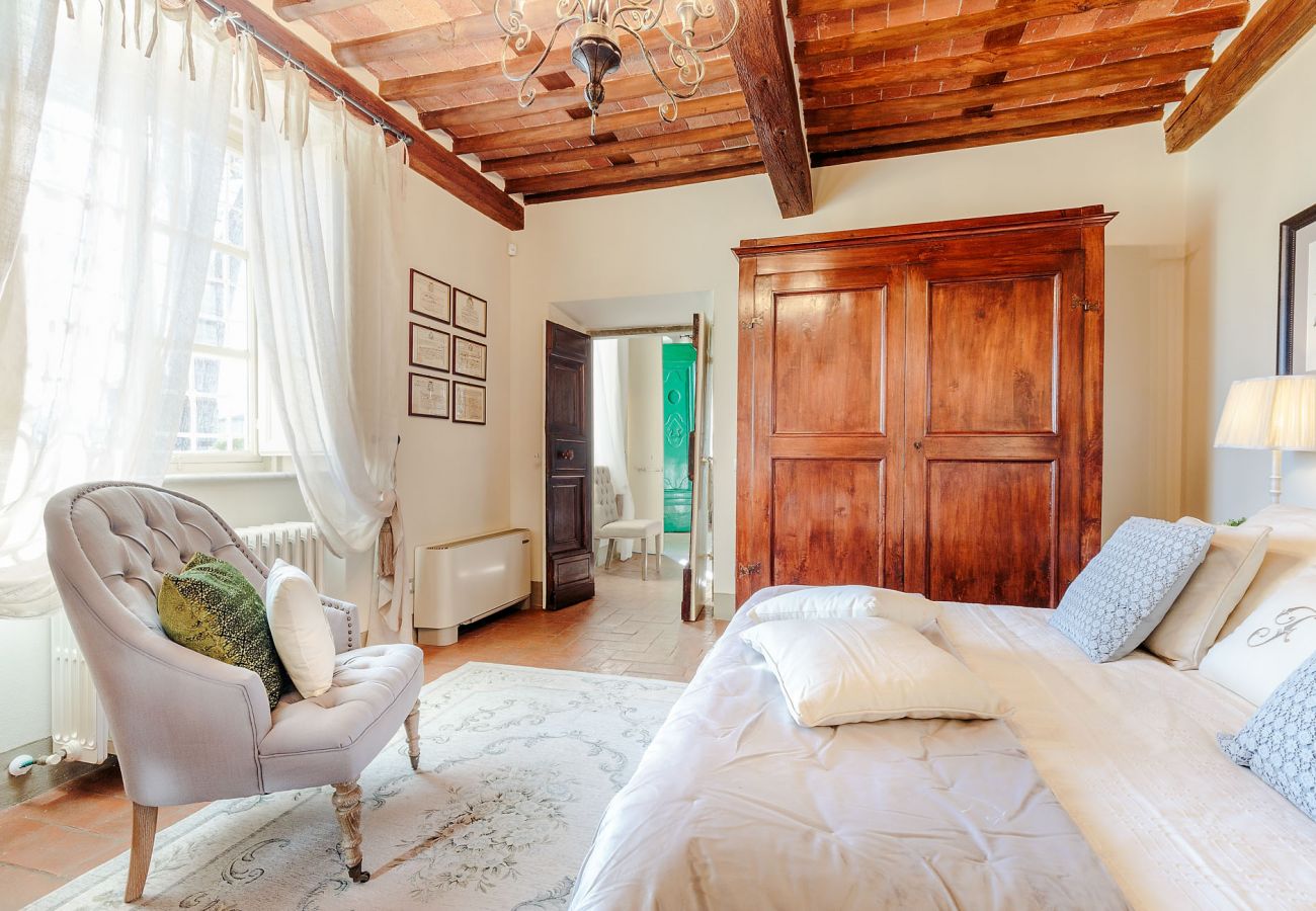 Villa in Lucca - RENAISSANCE WINERY VILLA AMONG THE VINEYARDS, 9 BEDROOMS, 7 BATHS, WIFI, AIR CON Villa in Lucca - RENAISSANCE WINERY VILLA AMONG THE VINEYARDS, 9 BEDROOMS, 7 BATHS, WIFI, AIR CON