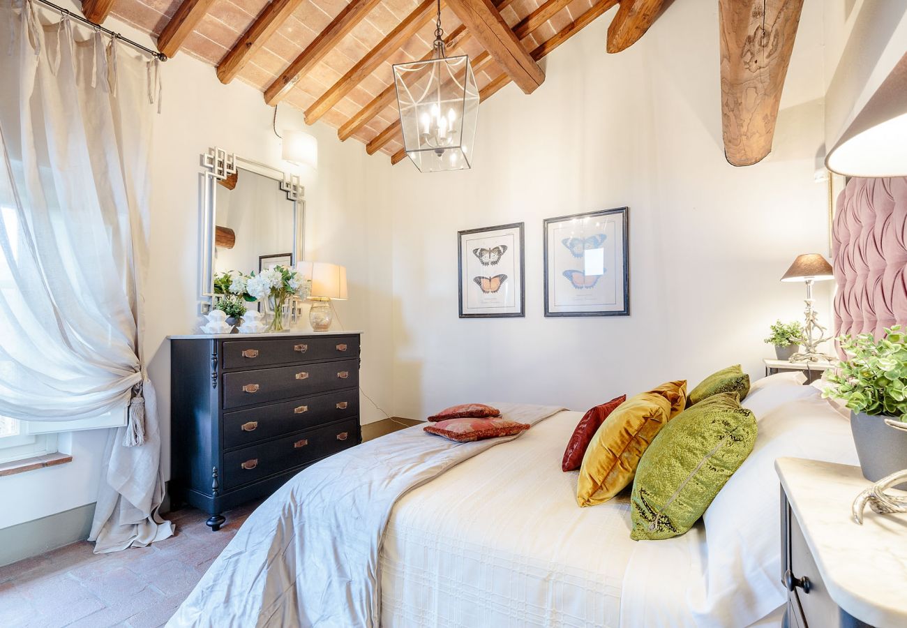 Villa in Lucca - RENAISSANCE WINERY VILLA AMONG THE VINEYARDS, 9 BEDROOMS, 7 BATHS, WIFI, AIR CON Villa in Lucca - RENAISSANCE WINERY VILLA AMONG THE VINEYARDS, 9 BEDROOMS, 7 BATHS, WIFI, AIR CON