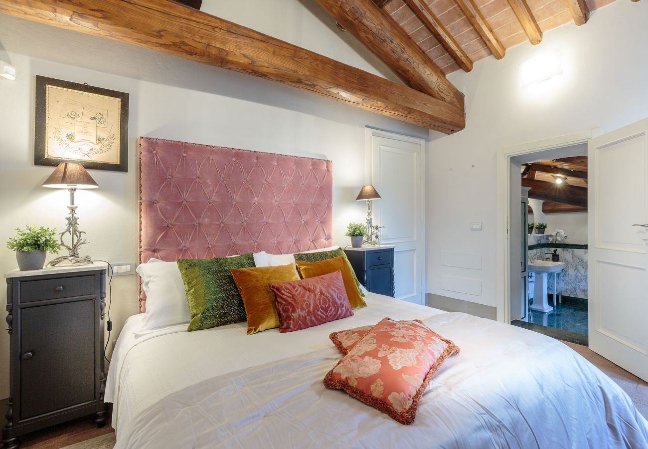 Villa in Lucca - RENAISSANCE WINERY VILLA AMONG THE VINEYARDS, 9 BEDROOMS, 7 BATHS, WIFI, AIR CON Villa in Lucca - RENAISSANCE WINERY VILLA AMONG THE VINEYARDS, 9 BEDROOMS, 7 BATHS, WIFI, AIR CON