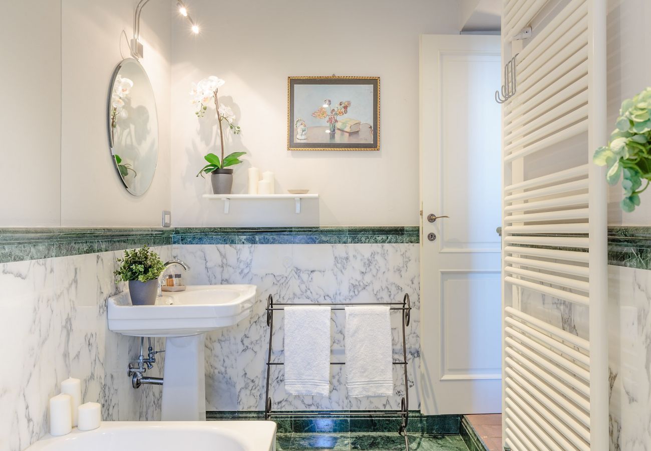 Villa in Lucca - RENAISSANCE WINERY VILLA AMONG THE VINEYARDS, 9 BEDROOMS, 7 BATHS, WIFI, AIR CON Villa in Lucca - RENAISSANCE WINERY VILLA AMONG THE VINEYARDS, 9 BEDROOMS, 7 BATHS, WIFI, AIR CON