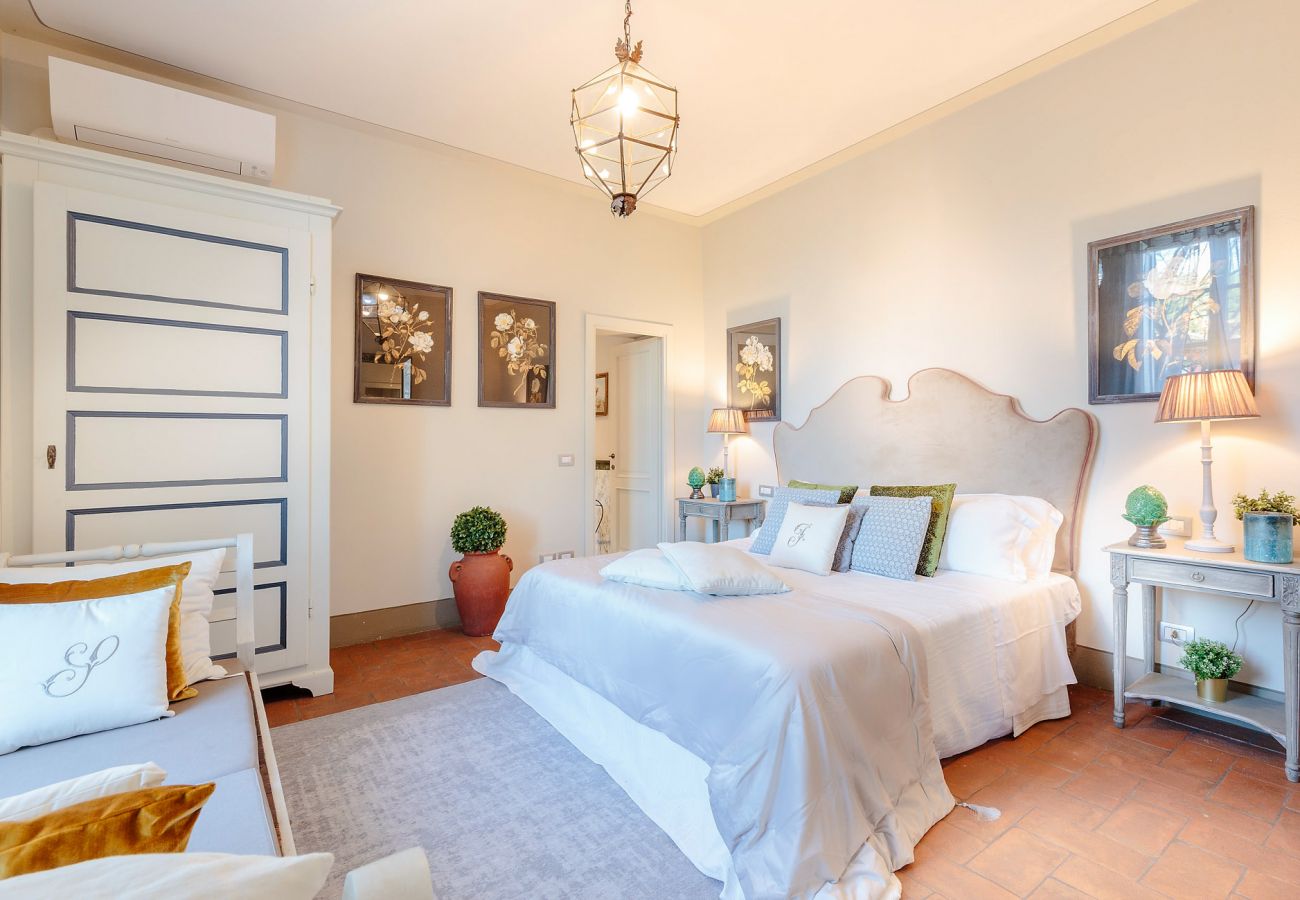 Villa in Lucca - RENAISSANCE WINERY VILLA AMONG THE VINEYARDS, 9 BEDROOMS, 7 BATHS, WIFI, AIR CON Villa in Lucca - RENAISSANCE WINERY VILLA AMONG THE VINEYARDS, 9 BEDROOMS, 7 BATHS, WIFI, AIR CON