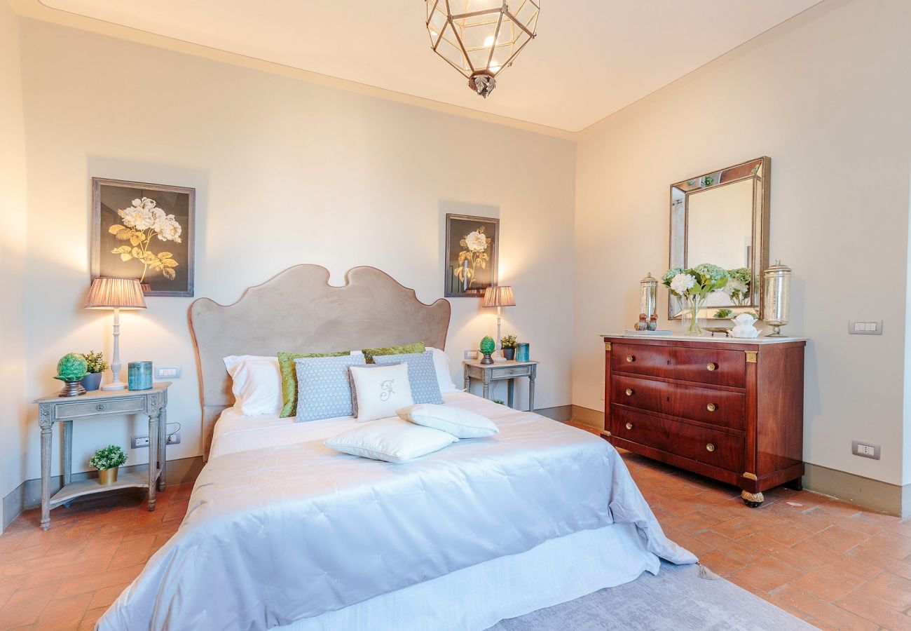 Villa in Lucca - RENAISSANCE WINERY VILLA AMONG THE VINEYARDS, 9 BEDROOMS, 7 BATHS, WIFI, AIR CON Villa in Lucca - RENAISSANCE WINERY VILLA AMONG THE VINEYARDS, 9 BEDROOMS, 7 BATHS, WIFI, AIR CON