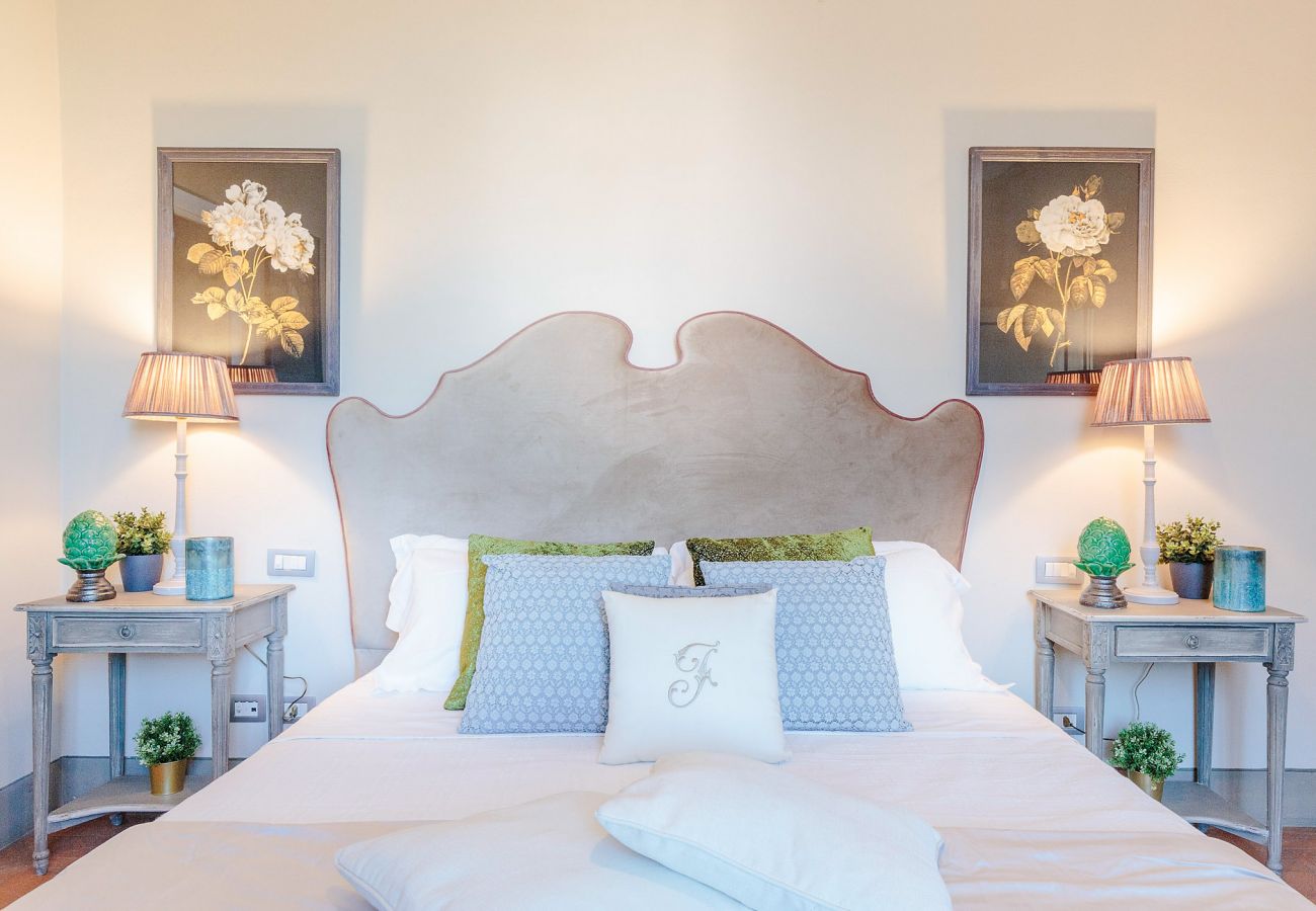 Villa in Lucca - RENAISSANCE WINERY VILLA AMONG THE VINEYARDS, 9 BEDROOMS, 7 BATHS, WIFI, AIR CON Villa in Lucca - RENAISSANCE WINERY VILLA AMONG THE VINEYARDS, 9 BEDROOMS, 7 BATHS, WIFI, AIR CON