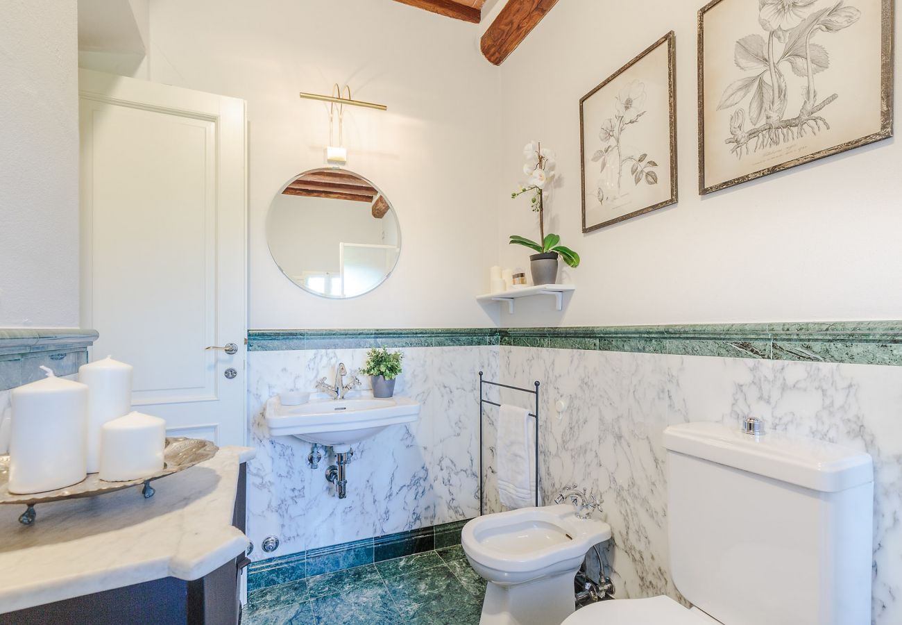 Villa in Lucca - RENAISSANCE WINERY VILLA AMONG THE VINEYARDS, 9 BEDROOMS, 7 BATHS, WIFI, AIR CON Villa in Lucca - RENAISSANCE WINERY VILLA AMONG THE VINEYARDS, 9 BEDROOMS, 7 BATHS, WIFI, AIR CON