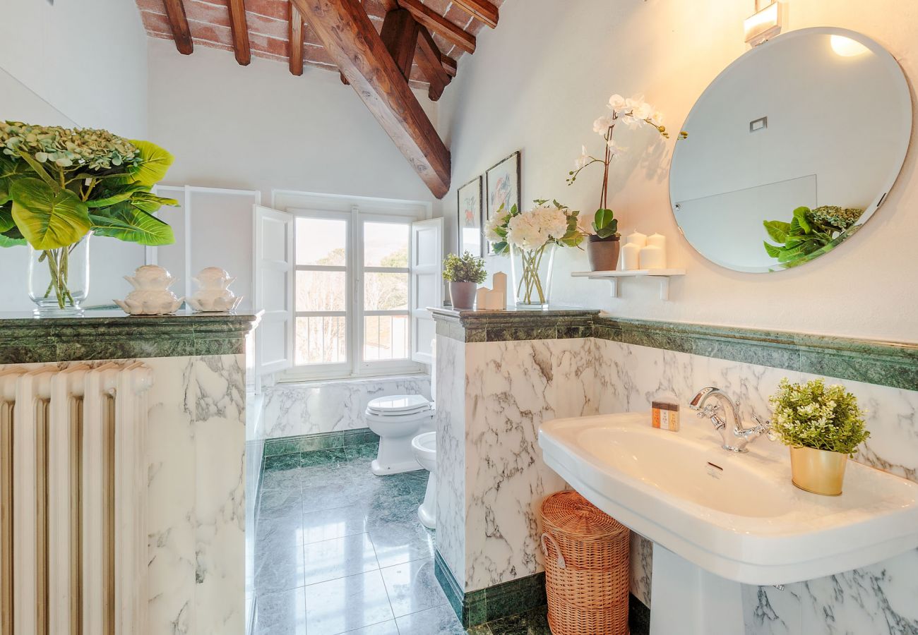 Villa in Lucca - RENAISSANCE WINERY VILLA AMONG THE VINEYARDS, 9 BEDROOMS, 7 BATHS, WIFI, AIR CON Villa in Lucca - RENAISSANCE WINERY VILLA AMONG THE VINEYARDS, 9 BEDROOMS, 7 BATHS, WIFI, AIR CON