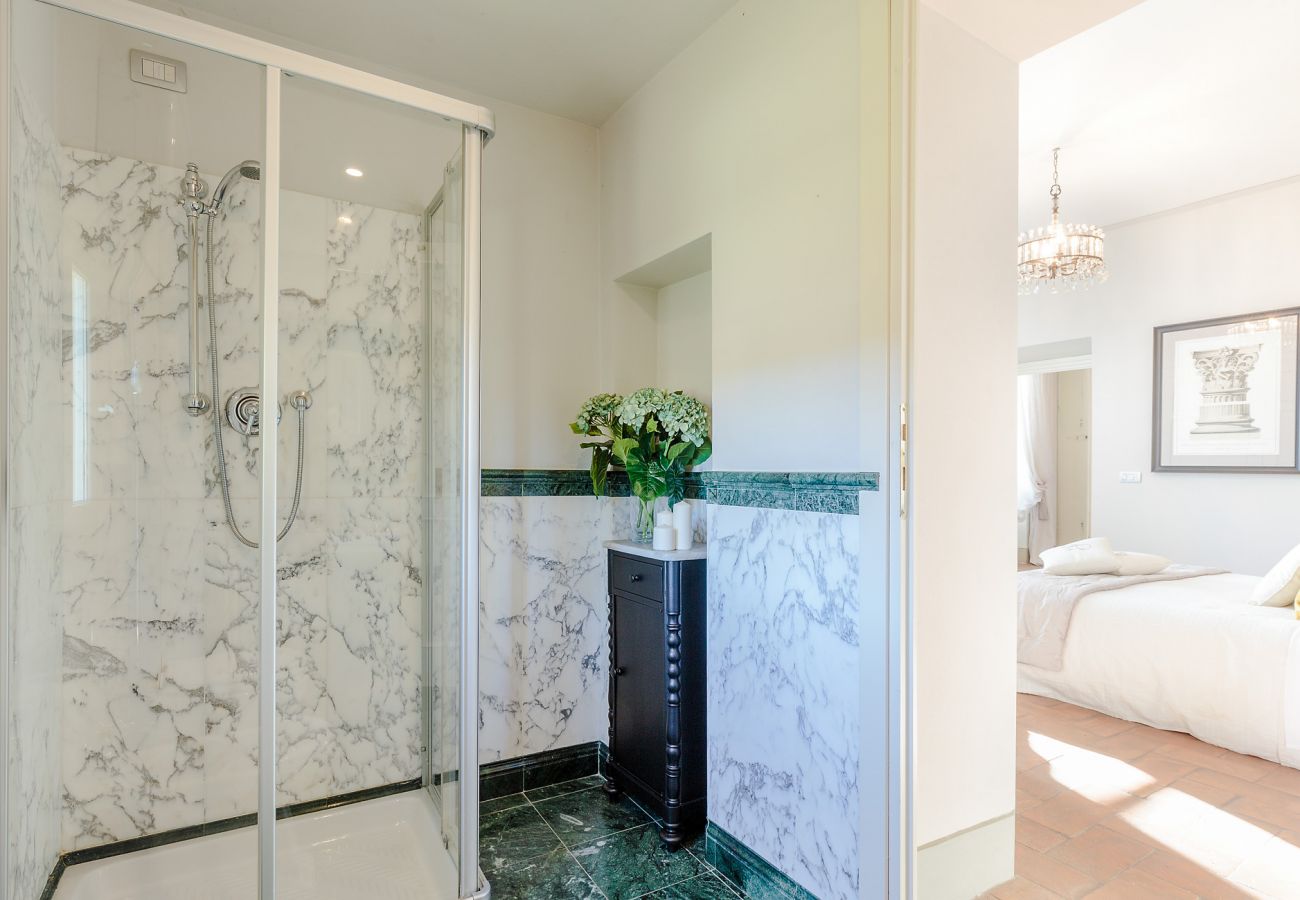 Villa in Lucca - RENAISSANCE WINERY VILLA AMONG THE VINEYARDS, 9 BEDROOMS, 7 BATHS, WIFI, AIR CON Villa in Lucca - RENAISSANCE WINERY VILLA AMONG THE VINEYARDS, 9 BEDROOMS, 7 BATHS, WIFI, AIR CON