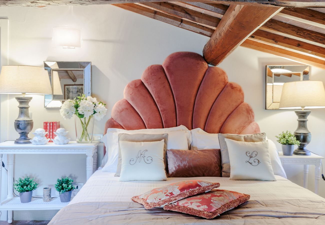 Villa in Lucca - RENAISSANCE WINERY VILLA AMONG THE VINEYARDS, 9 BEDROOMS, 7 BATHS, WIFI, AIR CON Villa in Lucca - RENAISSANCE WINERY VILLA AMONG THE VINEYARDS, 9 BEDROOMS, 7 BATHS, WIFI, AIR CON