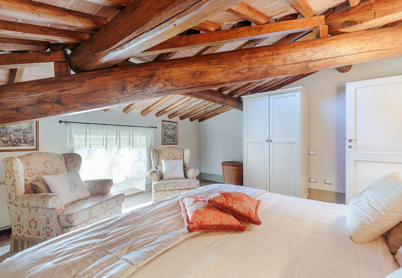 Villa in Lucca - RENAISSANCE WINERY VILLA AMONG THE VINEYARDS, 9 BEDROOMS, 7 BATHS, WIFI, AIR CON Villa in Lucca - RENAISSANCE WINERY VILLA AMONG THE VINEYARDS, 9 BEDROOMS, 7 BATHS, WIFI, AIR CON