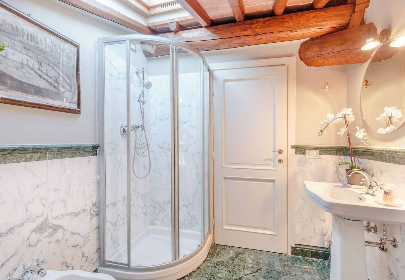 Villa in Lucca - RENAISSANCE WINERY VILLA AMONG THE VINEYARDS, 9 BEDROOMS, 7 BATHS, WIFI, AIR CON Villa in Lucca - RENAISSANCE WINERY VILLA AMONG THE VINEYARDS, 9 BEDROOMS, 7 BATHS, WIFI, AIR CON