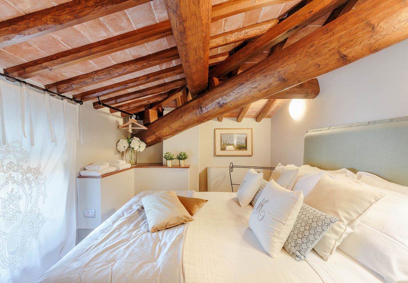 Villa in Lucca - RENAISSANCE WINERY VILLA AMONG THE VINEYARDS, 9 BEDROOMS, 7 BATHS, WIFI, AIR CON Villa in Lucca - RENAISSANCE WINERY VILLA AMONG THE VINEYARDS, 9 BEDROOMS, 7 BATHS, WIFI, AIR CON