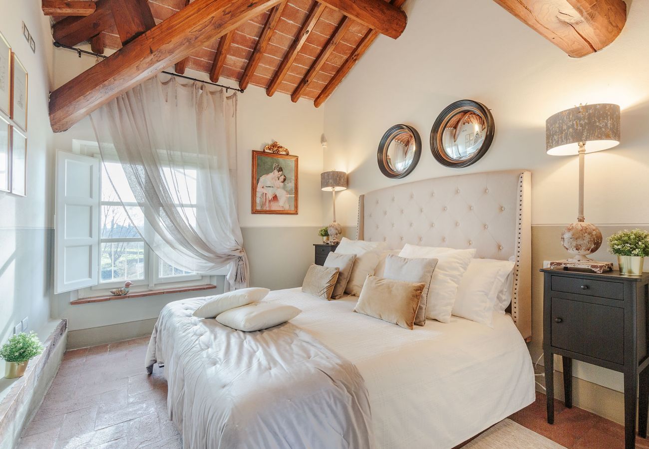 Villa in Lucca - RENAISSANCE WINERY VILLA AMONG THE VINEYARDS, 9 BEDROOMS, 7 BATHS, WIFI, AIR CON Villa in Lucca - RENAISSANCE WINERY VILLA AMONG THE VINEYARDS, 9 BEDROOMS, 7 BATHS, WIFI, AIR CON