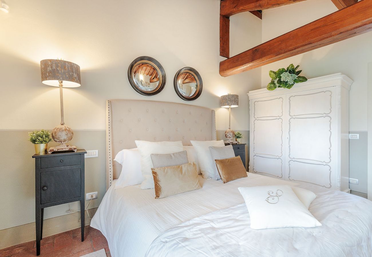 Villa in Lucca - RENAISSANCE WINERY VILLA AMONG THE VINEYARDS, 9 BEDROOMS, 7 BATHS, WIFI, AIR CON Villa in Lucca - RENAISSANCE WINERY VILLA AMONG THE VINEYARDS, 9 BEDROOMS, 7 BATHS, WIFI, AIR CON