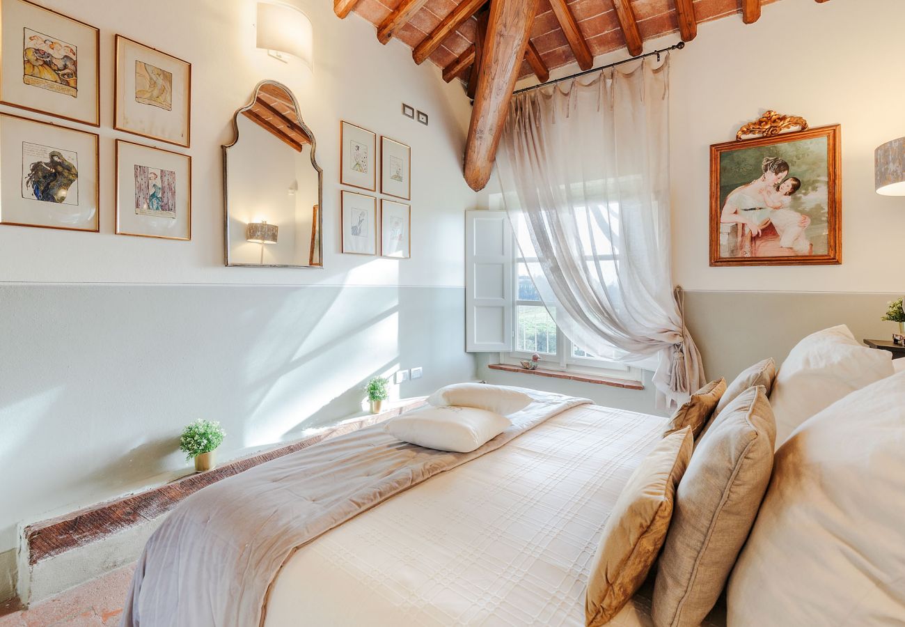 Villa in Lucca - RENAISSANCE WINERY VILLA AMONG THE VINEYARDS, 9 BEDROOMS, 7 BATHS, WIFI, AIR CON Villa in Lucca - RENAISSANCE WINERY VILLA AMONG THE VINEYARDS, 9 BEDROOMS, 7 BATHS, WIFI, AIR CON