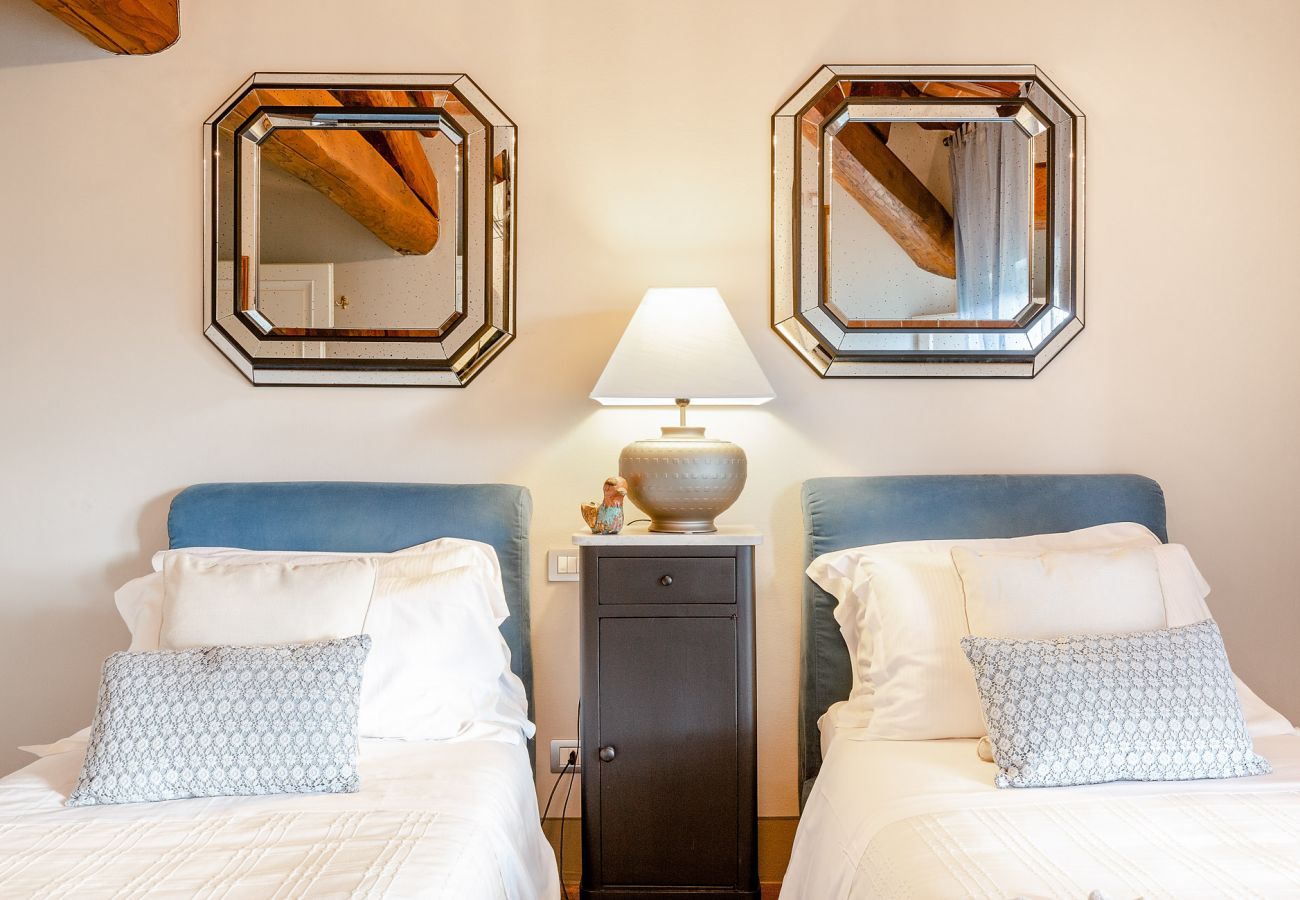 Villa in Lucca - RENAISSANCE WINERY VILLA AMONG THE VINEYARDS, 9 BEDROOMS, 7 BATHS, WIFI, AIR CON Villa in Lucca - RENAISSANCE WINERY VILLA AMONG THE VINEYARDS, 9 BEDROOMS, 7 BATHS, WIFI, AIR CON