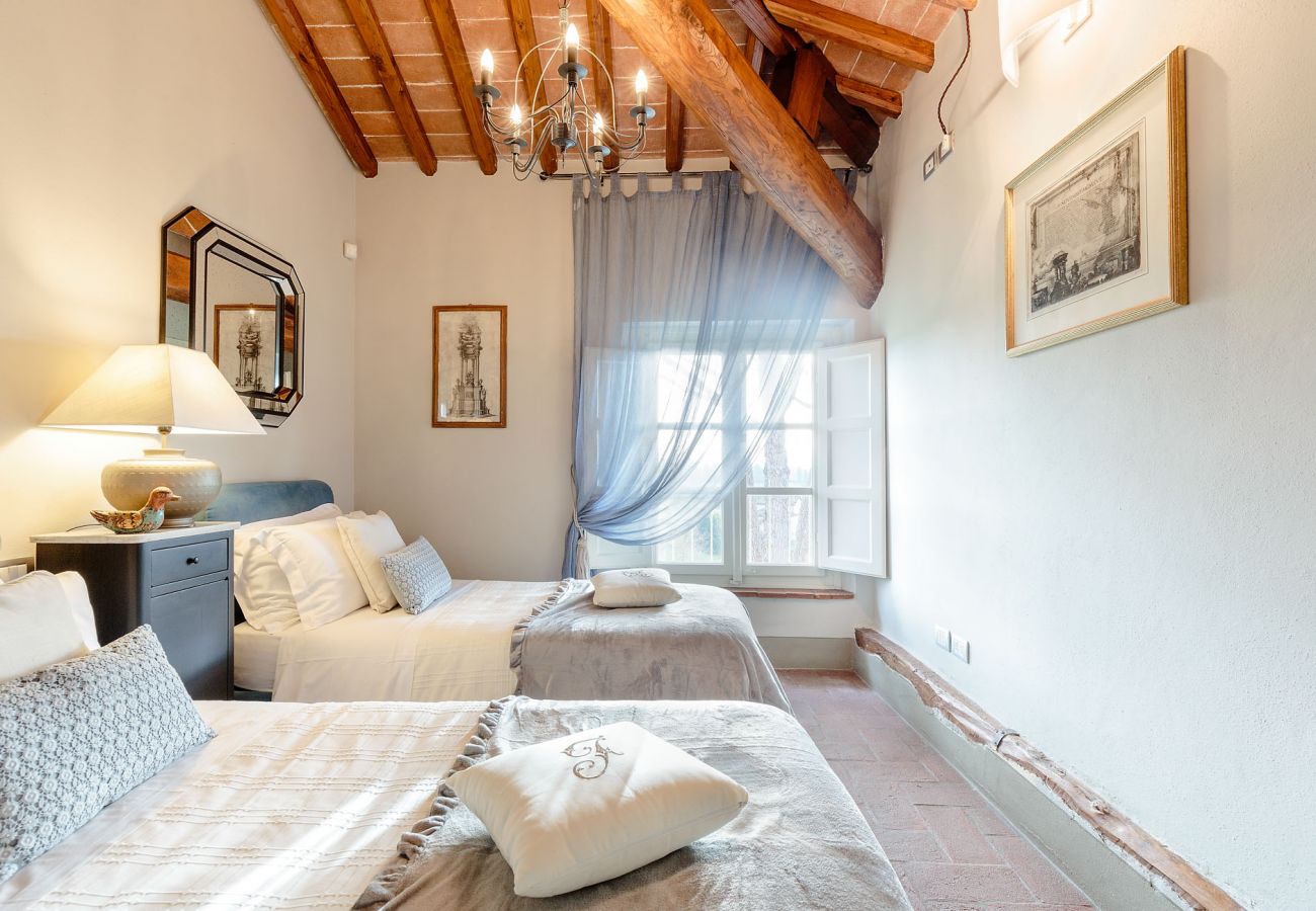 Villa in Lucca - RENAISSANCE WINERY VILLA AMONG THE VINEYARDS, 9 BEDROOMS, 7 BATHS, WIFI, AIR CON Villa in Lucca - RENAISSANCE WINERY VILLA AMONG THE VINEYARDS, 9 BEDROOMS, 7 BATHS, WIFI, AIR CON