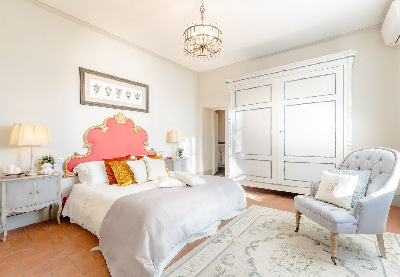 Villa in Lucca - RENAISSANCE WINERY VILLA AMONG THE VINEYARDS, 9 BEDROOMS, 7 BATHS, WIFI, AIR CON Villa in Lucca - RENAISSANCE WINERY VILLA AMONG THE VINEYARDS, 9 BEDROOMS, 7 BATHS, WIFI, AIR CON