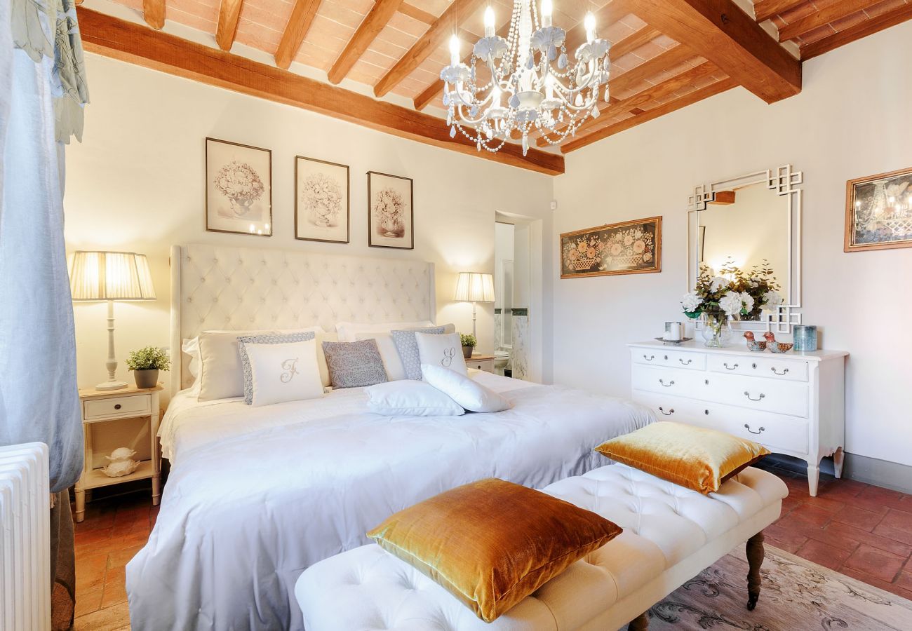 Villa in Lucca - RENAISSANCE WINERY VILLA AMONG THE VINEYARDS, 9 BEDROOMS, 7 BATHS, WIFI, AIR CON Villa in Lucca - RENAISSANCE WINERY VILLA AMONG THE VINEYARDS, 9 BEDROOMS, 7 BATHS, WIFI, AIR CON