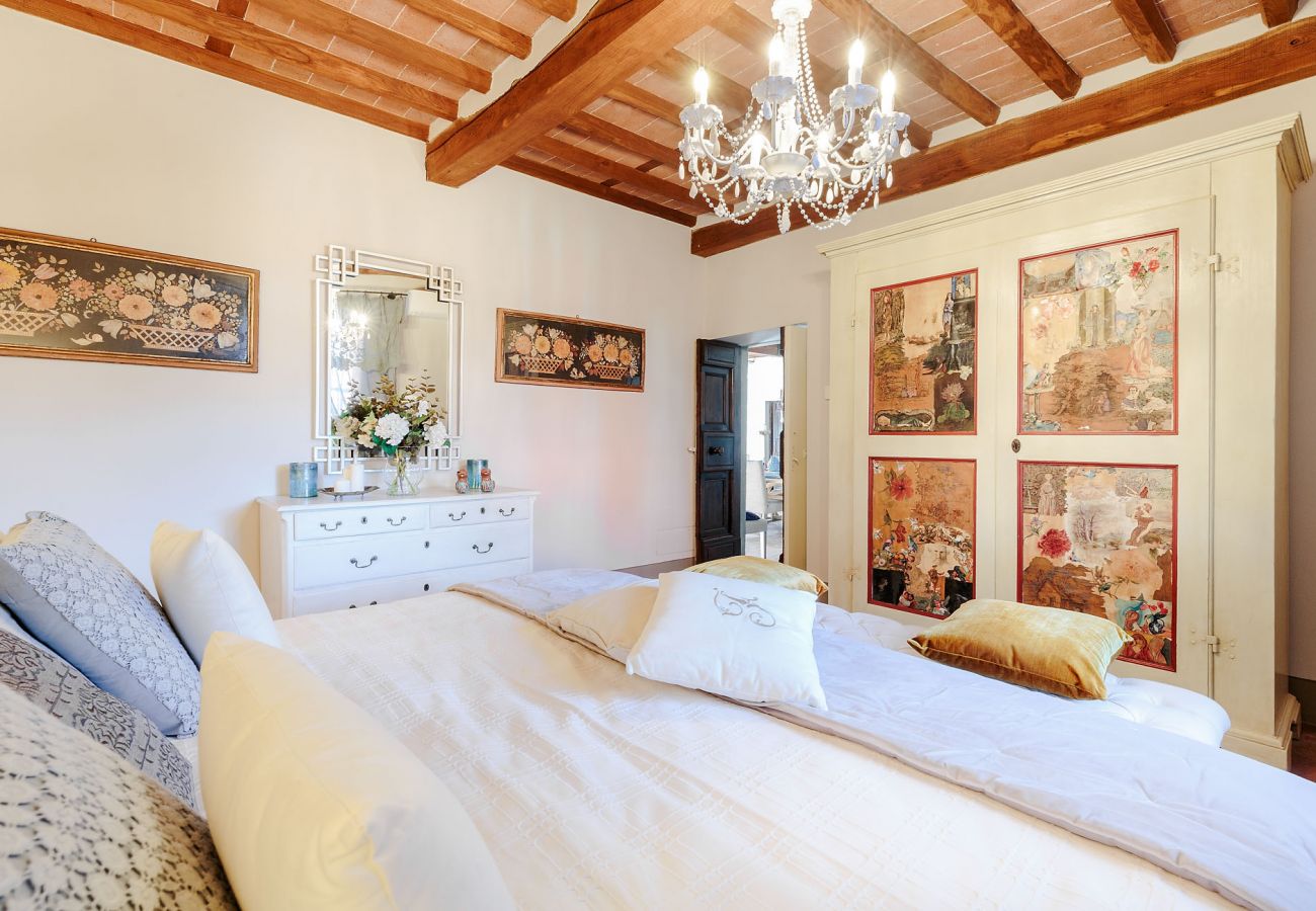 Villa in Lucca - RENAISSANCE WINERY VILLA AMONG THE VINEYARDS, 9 BEDROOMS, 7 BATHS, WIFI, AIR CON Villa in Lucca - RENAISSANCE WINERY VILLA AMONG THE VINEYARDS, 9 BEDROOMS, 7 BATHS, WIFI, AIR CON