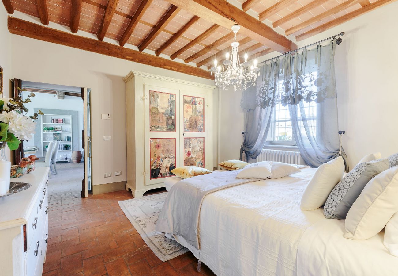 Villa in Lucca - RENAISSANCE WINERY VILLA AMONG THE VINEYARDS, 9 BEDROOMS, 7 BATHS, WIFI, AIR CON Villa in Lucca - RENAISSANCE WINERY VILLA AMONG THE VINEYARDS, 9 BEDROOMS, 7 BATHS, WIFI, AIR CON