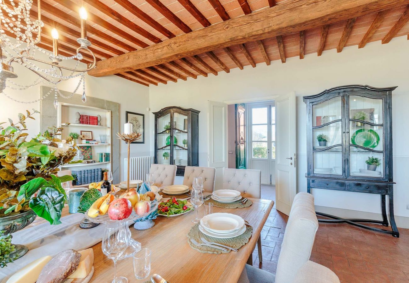 Villa in Lucca - RENAISSANCE WINERY VILLA AMONG THE VINEYARDS, 9 BEDROOMS, 7 BATHS, WIFI, AIR CON Villa in Lucca - RENAISSANCE WINERY VILLA AMONG THE VINEYARDS, 9 BEDROOMS, 7 BATHS, WIFI, AIR CON