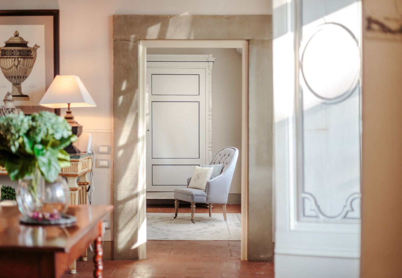 Villa in Lucca - RENAISSANCE WINERY VILLA AMONG THE VINEYARDS, 9 BEDROOMS, 7 BATHS, WIFI, AIR CON Villa in Lucca - RENAISSANCE WINERY VILLA AMONG THE VINEYARDS, 9 BEDROOMS, 7 BATHS, WIFI, AIR CON