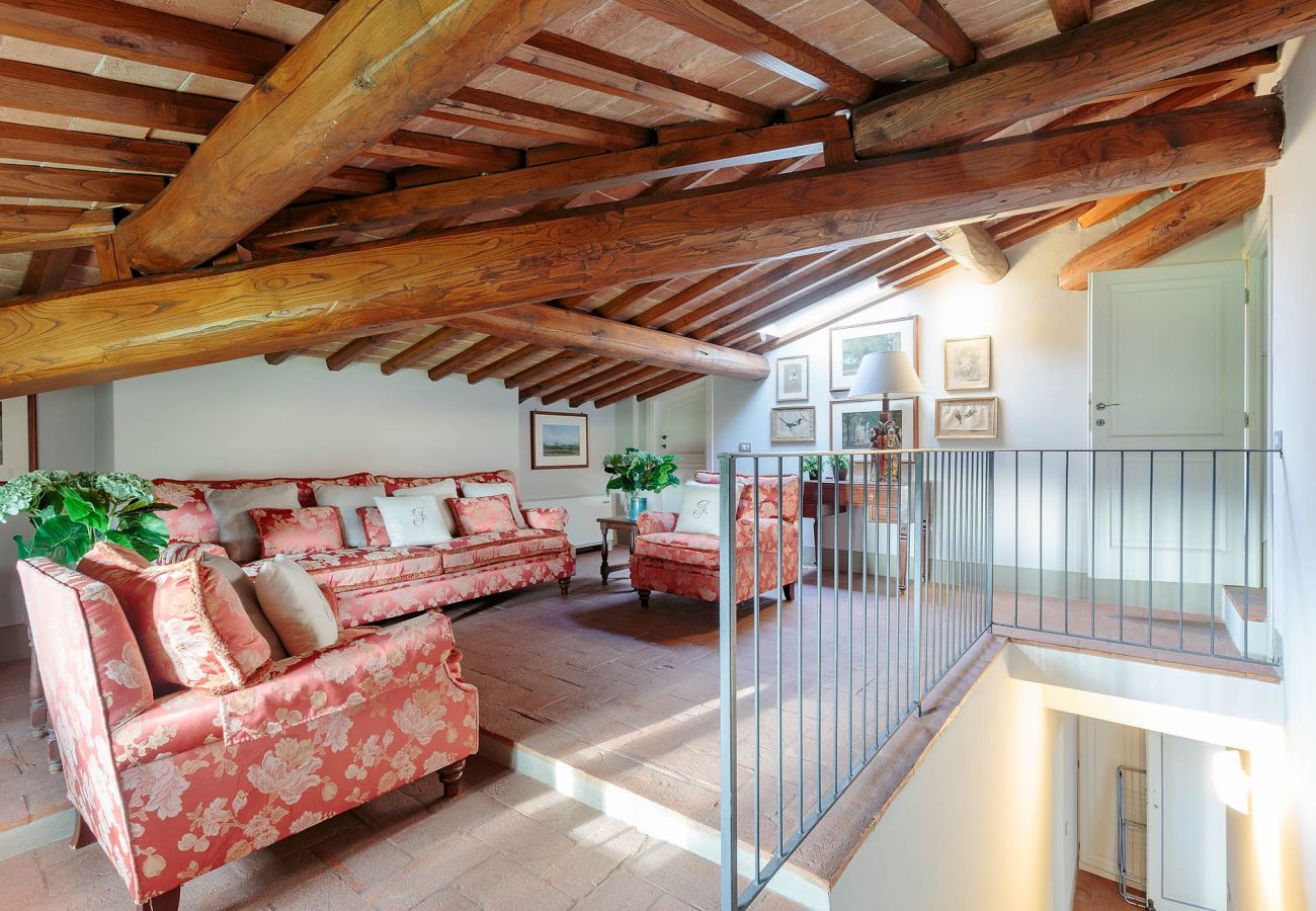 Villa in Lucca - RENAISSANCE WINERY VILLA AMONG THE VINEYARDS, 9 BEDROOMS, 7 BATHS, WIFI, AIR CON Villa in Lucca - RENAISSANCE WINERY VILLA AMONG THE VINEYARDS, 9 BEDROOMS, 7 BATHS, WIFI, AIR CON