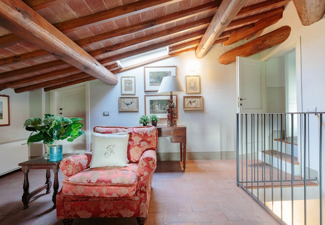 Villa in Lucca - RENAISSANCE WINERY VILLA AMONG THE VINEYARDS, 9 BEDROOMS, 7 BATHS, WIFI, AIR CON Villa in Lucca - RENAISSANCE WINERY VILLA AMONG THE VINEYARDS, 9 BEDROOMS, 7 BATHS, WIFI, AIR CON