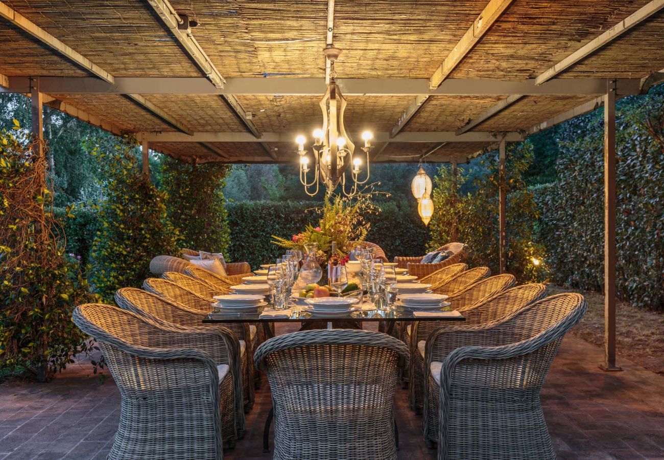 Villa in Lucca - RENAISSANCE WINERY VILLA AMONG THE VINEYARDS, 9 BEDROOMS, 7 BATHS, WIFI, AIR CON Villa in Lucca - RENAISSANCE WINERY VILLA AMONG THE VINEYARDS, 9 BEDROOMS, 7 BATHS, WIFI, AIR CON