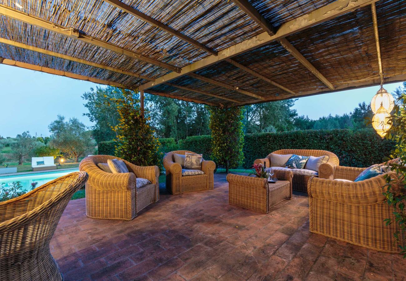 Villa in Lucca - RENAISSANCE WINERY VILLA AMONG THE VINEYARDS, 9 BEDROOMS, 7 BATHS, WIFI, AIR CON Villa in Lucca - RENAISSANCE WINERY VILLA AMONG THE VINEYARDS, 9 BEDROOMS, 7 BATHS, WIFI, AIR CON