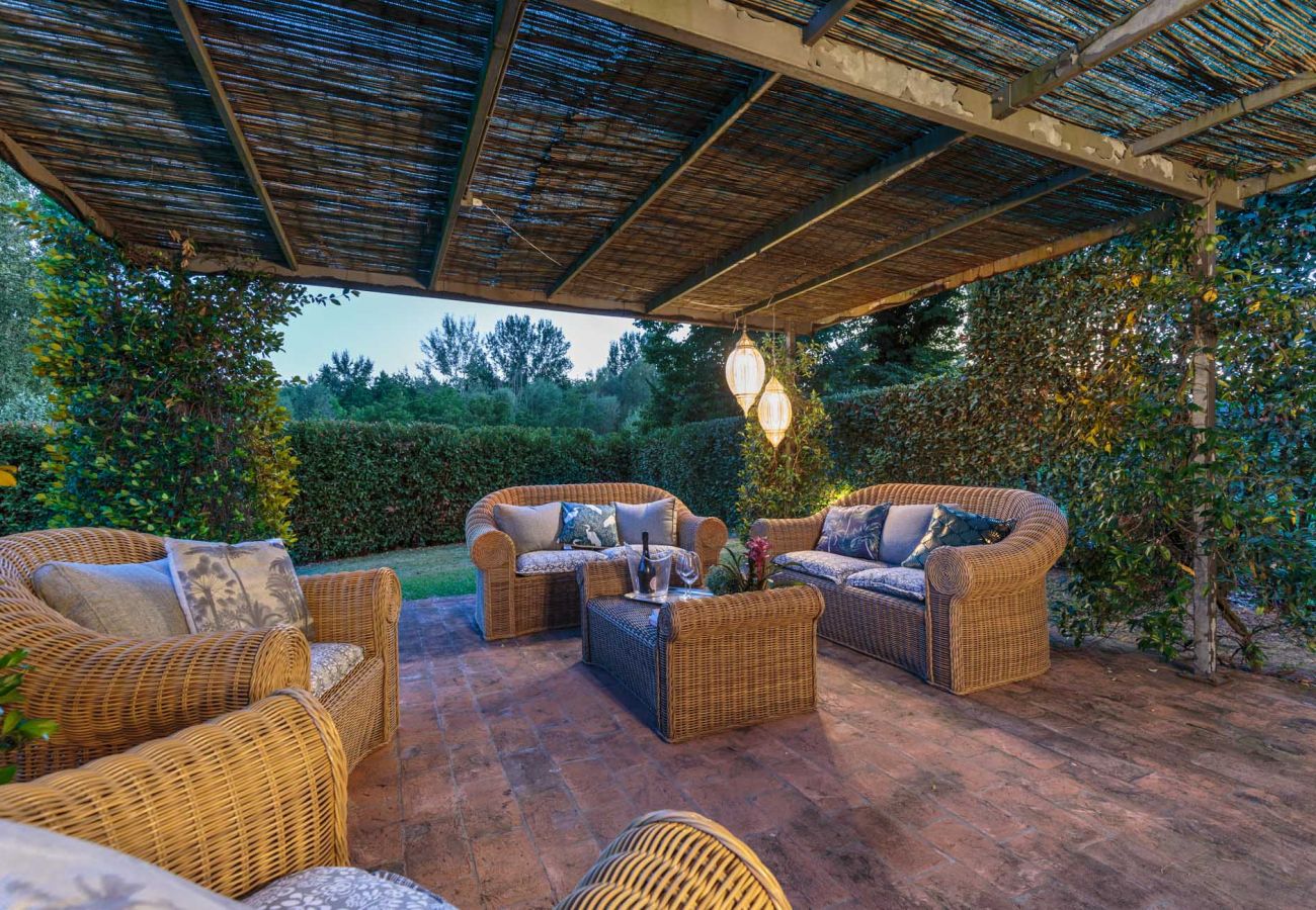 Villa in Lucca - RENAISSANCE WINERY VILLA AMONG THE VINEYARDS, 9 BEDROOMS, 7 BATHS, WIFI, AIR CON Villa in Lucca - RENAISSANCE WINERY VILLA AMONG THE VINEYARDS, 9 BEDROOMS, 7 BATHS, WIFI, AIR CON