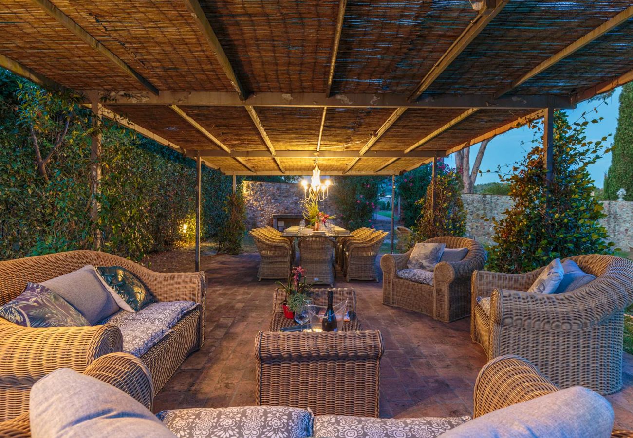 Villa in Lucca - RENAISSANCE WINERY VILLA AMONG THE VINEYARDS, 9 BEDROOMS, 7 BATHS, WIFI, AIR CON Villa in Lucca - RENAISSANCE WINERY VILLA AMONG THE VINEYARDS, 9 BEDROOMS, 7 BATHS, WIFI, AIR CON