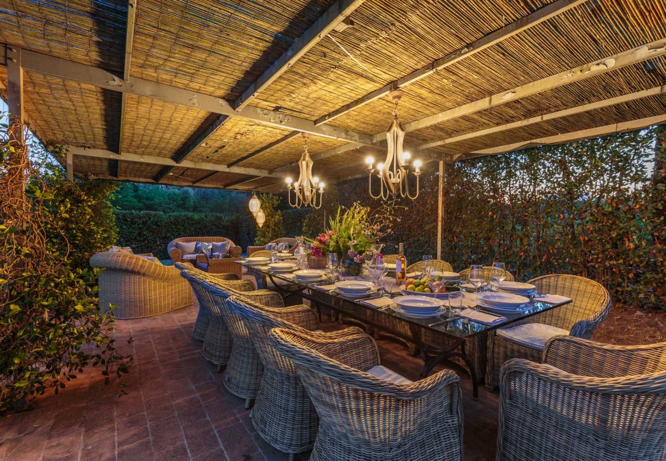 Villa in Lucca - RENAISSANCE WINERY VILLA AMONG THE VINEYARDS, 9 BEDROOMS, 7 BATHS, WIFI, AIR CON Villa in Lucca - RENAISSANCE WINERY VILLA AMONG THE VINEYARDS, 9 BEDROOMS, 7 BATHS, WIFI, AIR CON