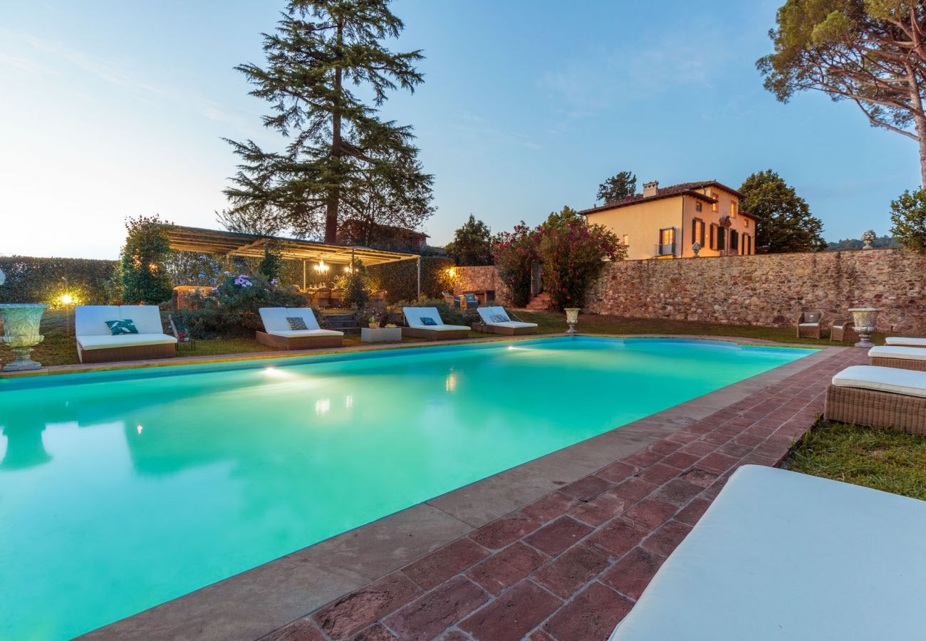 Villa in Lucca - RENAISSANCE WINERY VILLA AMONG THE VINEYARDS, 9 BEDROOMS, 7 BATHS, WIFI, AIR CON Villa in Lucca - RENAISSANCE WINERY VILLA AMONG THE VINEYARDS, 9 BEDROOMS, 7 BATHS, WIFI, AIR CON