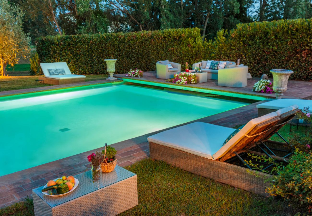 Villa in Lucca - RENAISSANCE WINERY VILLA AMONG THE VINEYARDS, 9 BEDROOMS, 7 BATHS, WIFI, AIR CON Villa in Lucca - RENAISSANCE WINERY VILLA AMONG THE VINEYARDS, 9 BEDROOMS, 7 BATHS, WIFI, AIR CON