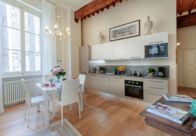 Ferienwohnung in Lucca - CASA UGOLINO, State of the Art Central 2 Bedrooms Apartment in Lucca Ferienwohnung in Lucca - CASA UGOLINO, State of the Art Central 2 Bedrooms Apartment in Lucca