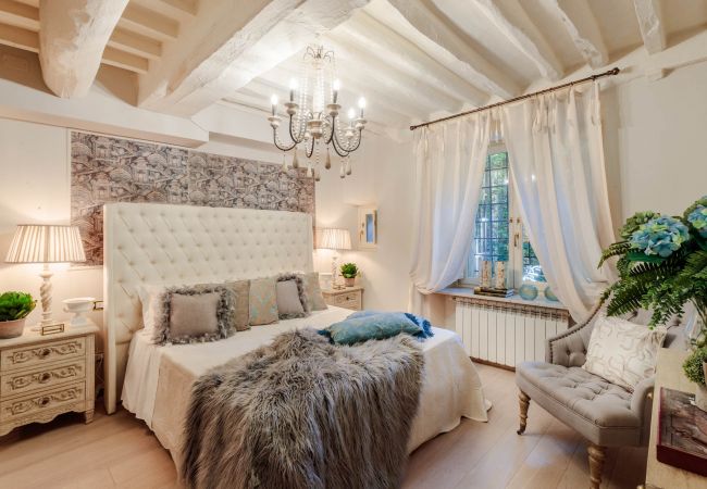 Ferienwohnung in Lucca - Luxury 1 Bedroom Apartment inside the Walls of Lucca Ferienwohnung in Lucca - Luxury 1 Bedroom Apartment inside the Walls of Lucca