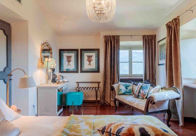 Villa in Lucca - VILLA IL CASTELLO: Vibrant Sanctuary of Enchanting Colours. 6 Bedrooms, Private Pool Villa in Lucca - VILLA IL CASTELLO: Vibrant Sanctuary of Enchanting Colours. 6 Bedrooms, Private Pool