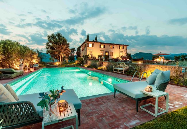 Villa in Lucca - VILLA IL CASTELLO: Vibrant Sanctuary of Enchanting Colours. 6 Bedrooms, Private Pool Villa in Lucca - VILLA IL CASTELLO: Vibrant Sanctuary of Enchanting Colours. 6 Bedrooms, Private Pool