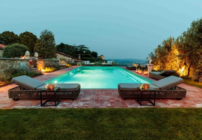 Villa in Lucca - VILLA IL CASTELLO: Vibrant Sanctuary of Enchanting Colours. 6 Bedrooms, Private Pool Villa in Lucca - VILLA IL CASTELLO: Vibrant Sanctuary of Enchanting Colours. 6 Bedrooms, Private Pool