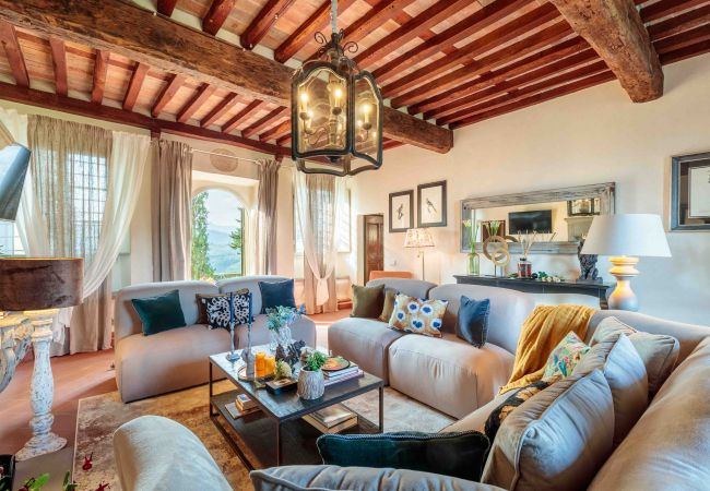 Villa in Lucca - VILLA IL CASTELLO: Vibrant Sanctuary of Enchanting Colours. 6 Bedrooms, Private Pool Villa in Lucca - VILLA IL CASTELLO: Vibrant Sanctuary of Enchanting Colours. 6 Bedrooms, Private Pool