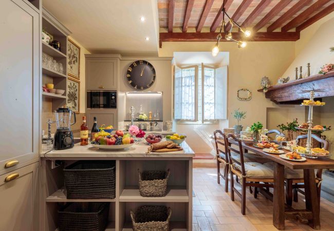 Villa in Lucca - VILLA IL CASTELLO: Vibrant Sanctuary of Enchanting Colours. 6 Bedrooms, Private Pool Villa in Lucca - VILLA IL CASTELLO: Vibrant Sanctuary of Enchanting Colours. 6 Bedrooms, Private Pool