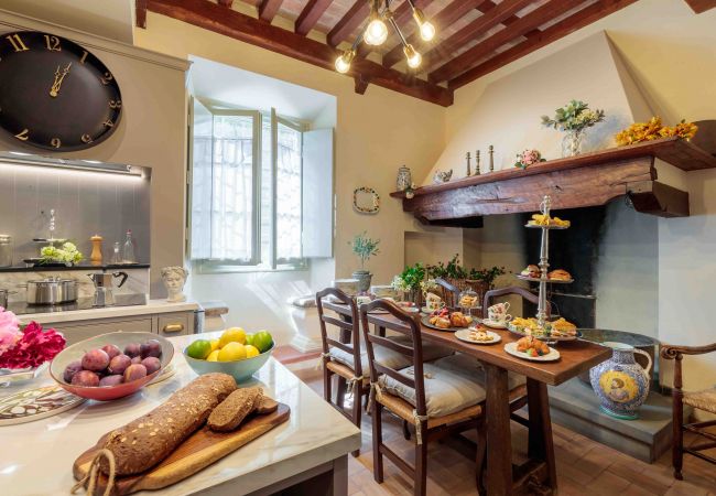 Villa in Lucca - VILLA IL CASTELLO: Vibrant Sanctuary of Enchanting Colours. 6 Bedrooms, Private Pool Villa in Lucca - VILLA IL CASTELLO: Vibrant Sanctuary of Enchanting Colours. 6 Bedrooms, Private Pool