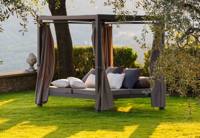 Villa in Lucca - VILLA IL CASTELLO: Vibrant Sanctuary of Enchanting Colours. 6 Bedrooms, Private Pool Villa in Lucca - VILLA IL CASTELLO: Vibrant Sanctuary of Enchanting Colours. 6 Bedrooms, Private Pool