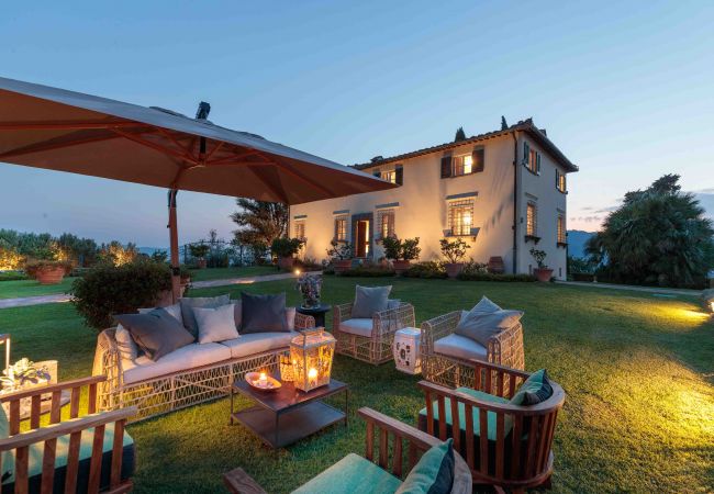 Villa in Lucca - VILLA IL CASTELLO: Vibrant Sanctuary of Enchanting Colours. 6 Bedrooms, Private Pool Villa in Lucca - VILLA IL CASTELLO: Vibrant Sanctuary of Enchanting Colours. 6 Bedrooms, Private Pool
