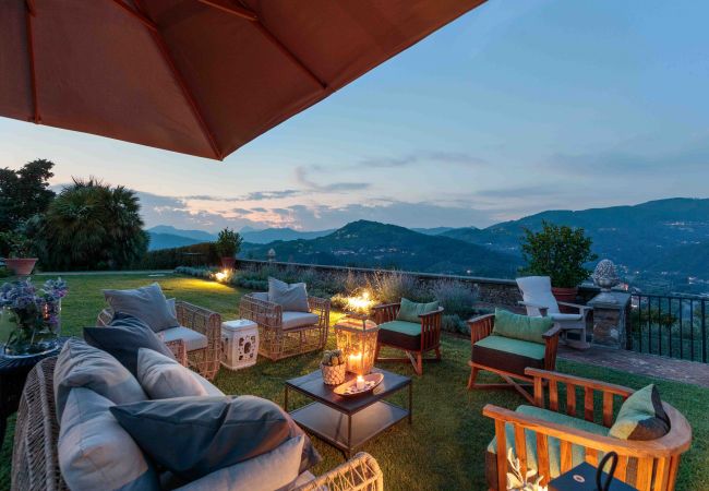 Villa in Lucca - VILLA IL CASTELLO: Vibrant Sanctuary of Enchanting Colours. 6 Bedrooms, Private Pool Villa in Lucca - VILLA IL CASTELLO: Vibrant Sanctuary of Enchanting Colours. 6 Bedrooms, Private Pool