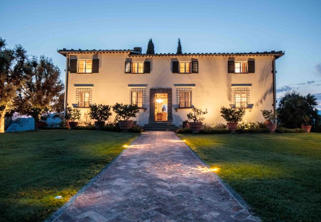 Villa in Lucca - VILLA IL CASTELLO: Vibrant Sanctuary of Enchanting Colours. 6 Bedrooms, Private Pool Villa in Lucca - VILLA IL CASTELLO: Vibrant Sanctuary of Enchanting Colours. 6 Bedrooms, Private Pool
