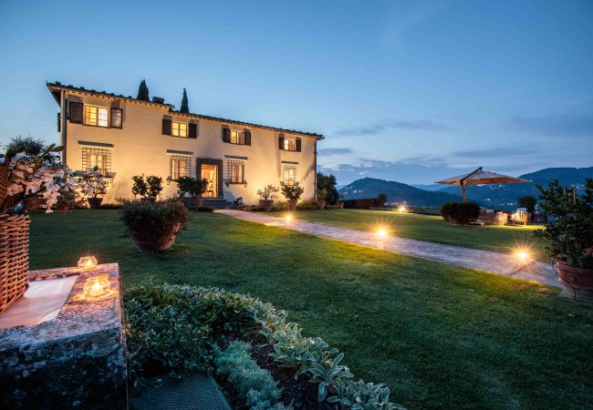 Villa in Lucca - VILLA IL CASTELLO: Vibrant Sanctuary of Enchanting Colours. 6 Bedrooms, Private Pool Villa in Lucca - VILLA IL CASTELLO: Vibrant Sanctuary of Enchanting Colours. 6 Bedrooms, Private Pool